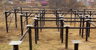 Свайный фундамент под ключ цена с установкой в Кронштадте от 523 рублей/м2| установка свайного фундамента под дом под ключ недорого